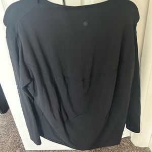 black lululemon back in action long sleeve shirt